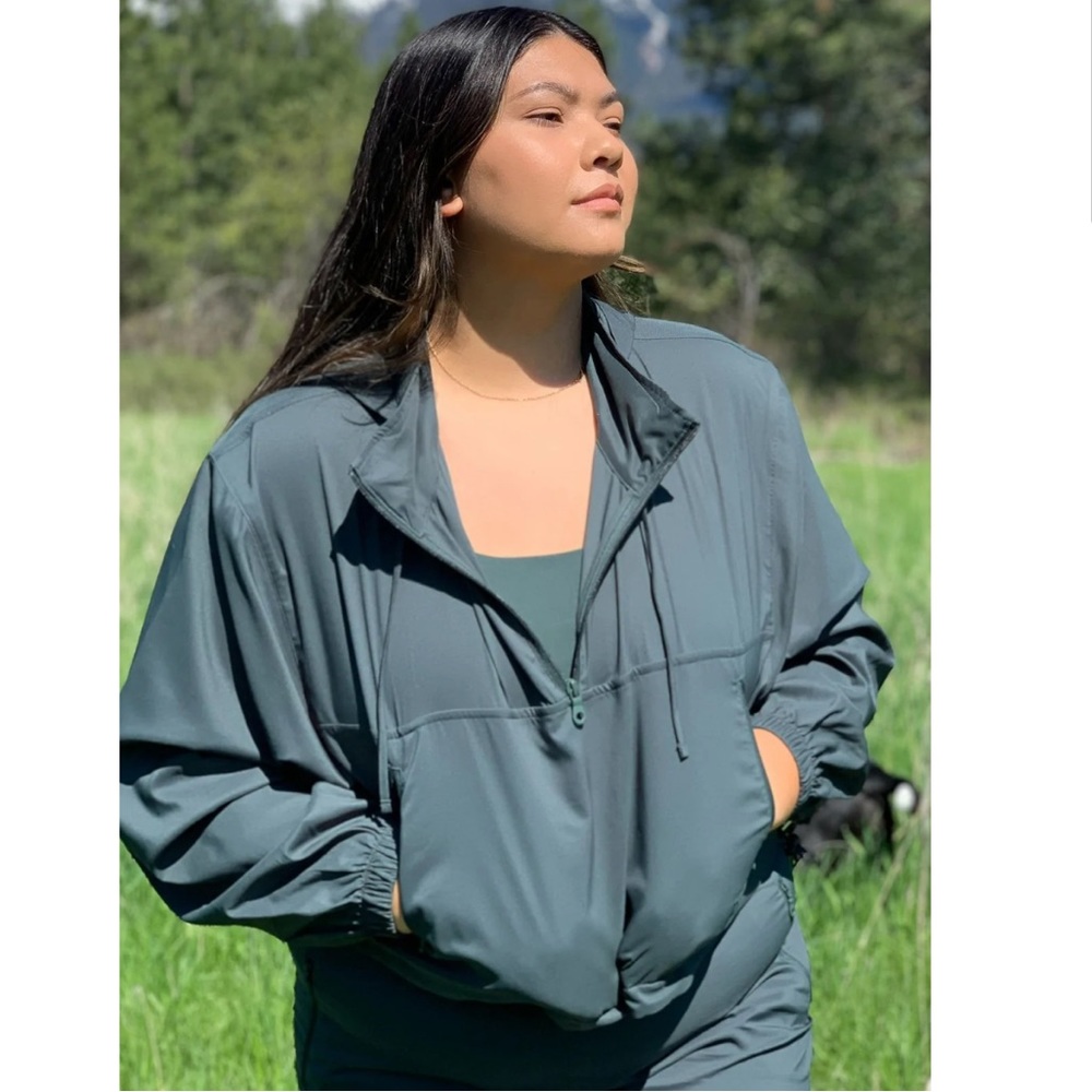 Girlfriend Collective Huddle Half-Zip Windbreaker in Moss